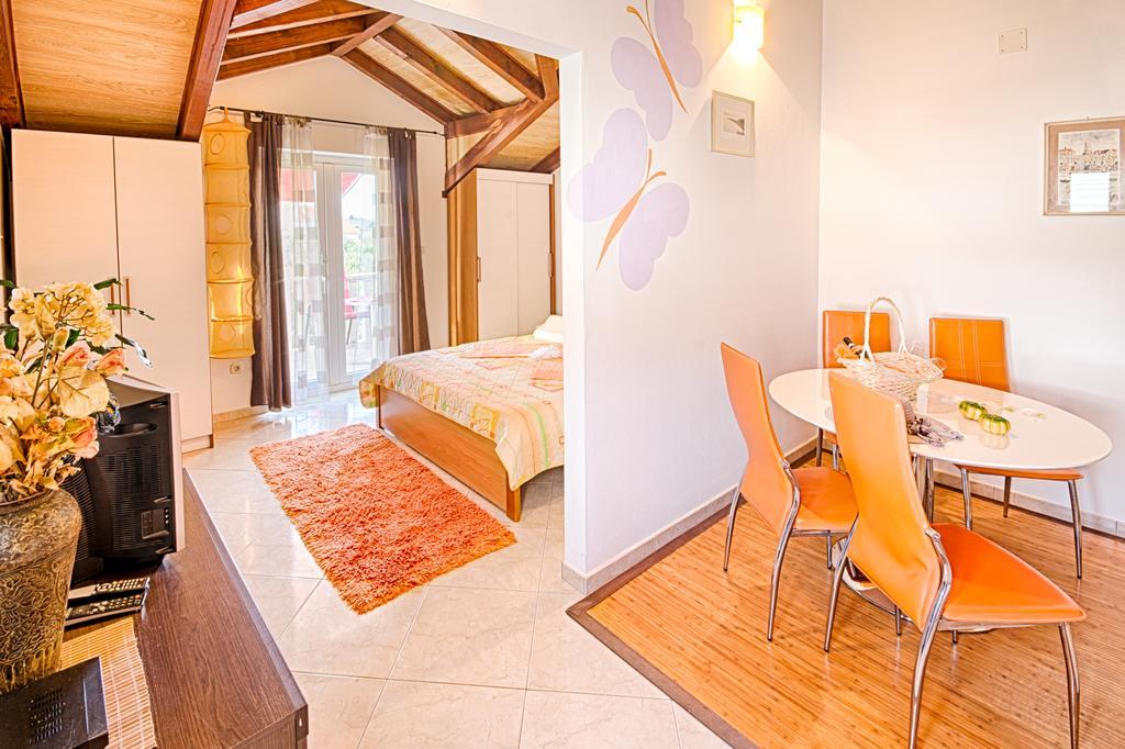 Apartmani Rita Milna  Rom bilde